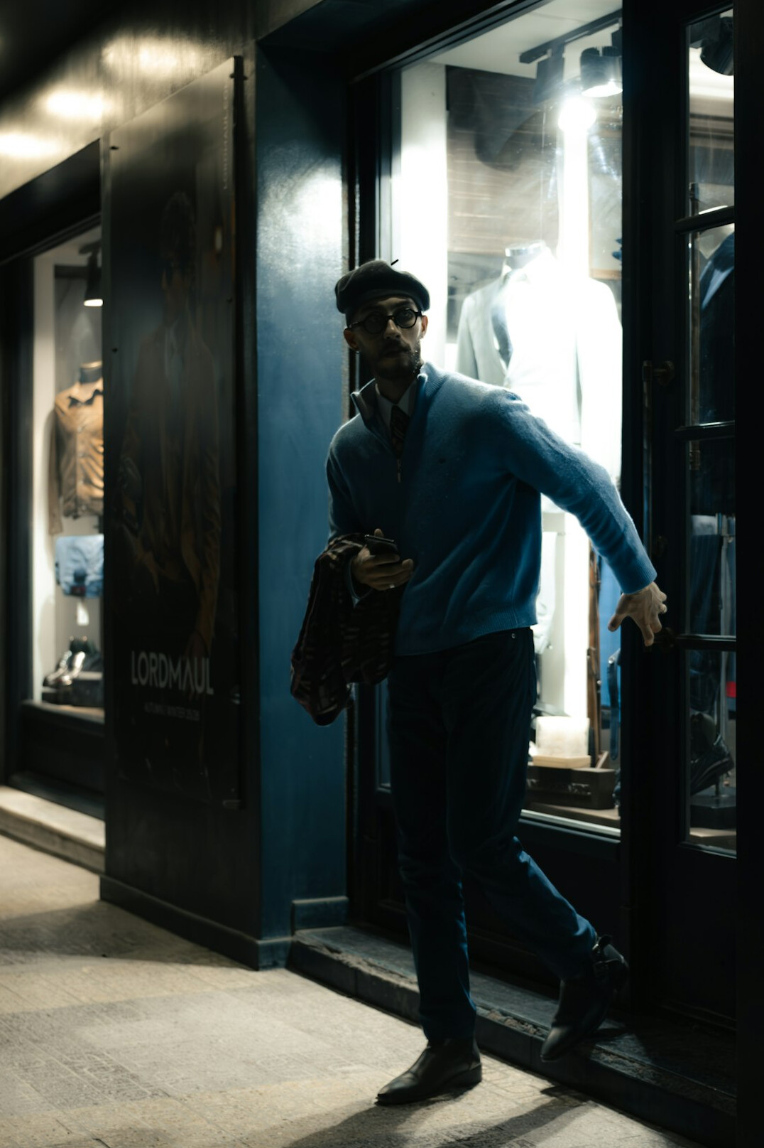 store detective solving impossible theft