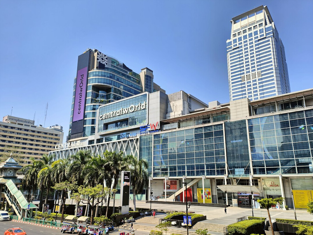 crowd in shopping mall